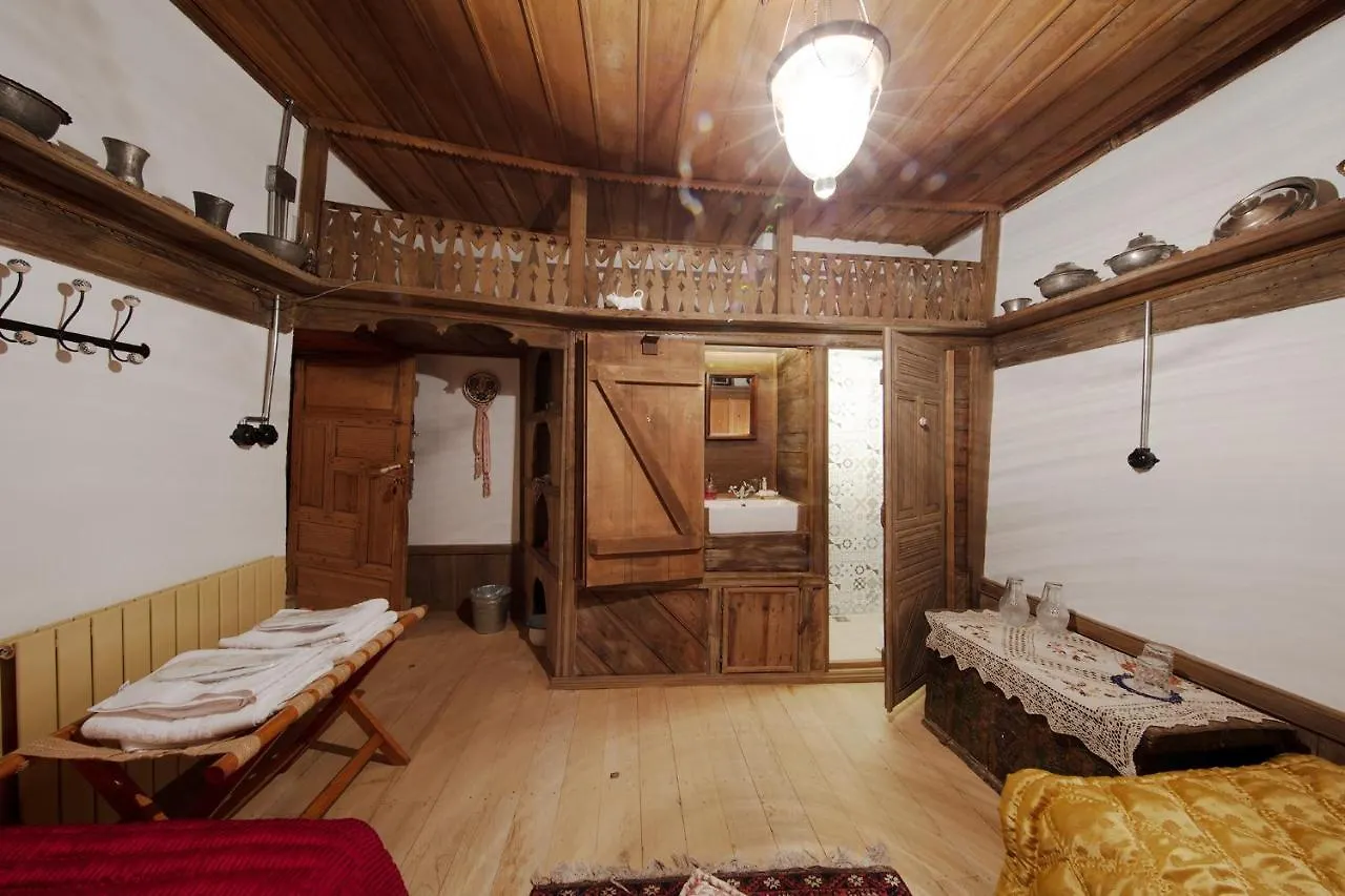 Yeniceri Ahmet Aga Konagi Antalya Bed & Breakfast